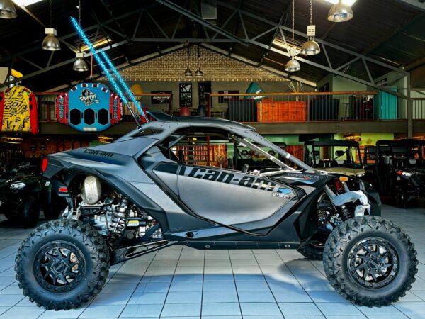 CAN AM MAVERICK R