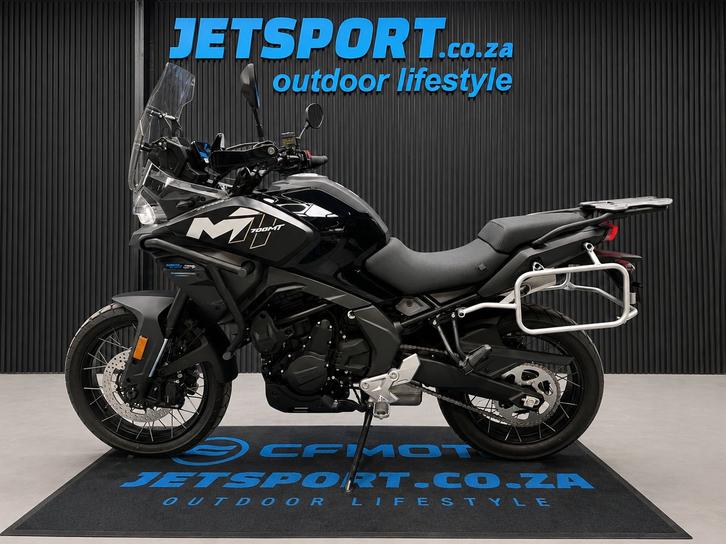 CFMOTO MT 700